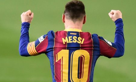 messi dono sus botines al museo de arte de cataluna con un fines beneficos messi dono sus botines al museo de arte de cataluna con un fines beneficos