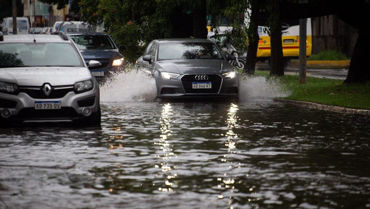 El sábado arrancó con intensas lluvias en la ciudad de Santa Fe y la región.