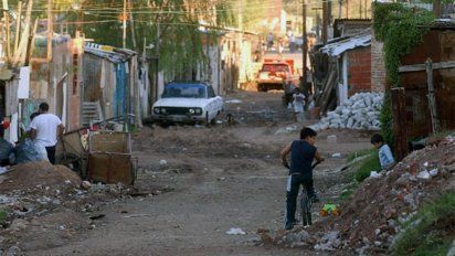 La pobreza bajó al 26,9 % en el tercer trimestre de 2025, según el Ministerio de Capital Humano