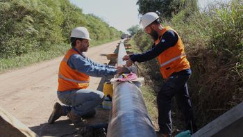 Los caños del Gasoducto Gran Santa Fe están enterrados y el sistema está listo.