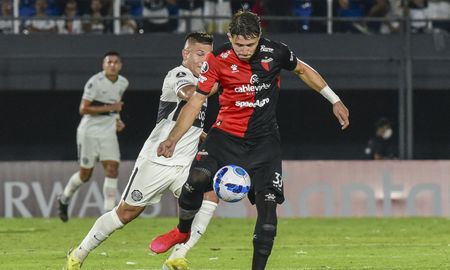 El Club Atlético Colón inició un reclamo a Conmebol para que le den por ganado el encuentro ante Olimpia por la Copa Conmebol Libertadores, por los dos fuera de juego mal sancionados por la terna arbitral.