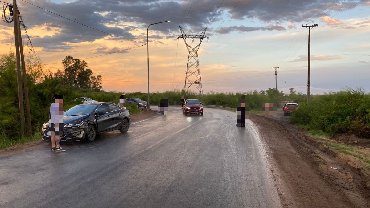 Choque En El Acceso Norte De Santo Tom Una Familia Y Dos J Venes