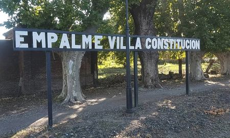 En Empalme Villa Constitución, un comisario fue imputado y quedó en prisión preventiva acusado de vender droga, proteger a dealers y participar en maniobras de extorsión. En Empalme Villa Constitución, un comisario fue imputado y quedó en prisión preventiva acusado de vender droga, proteger a dealers y participar en maniobras de extorsión.
