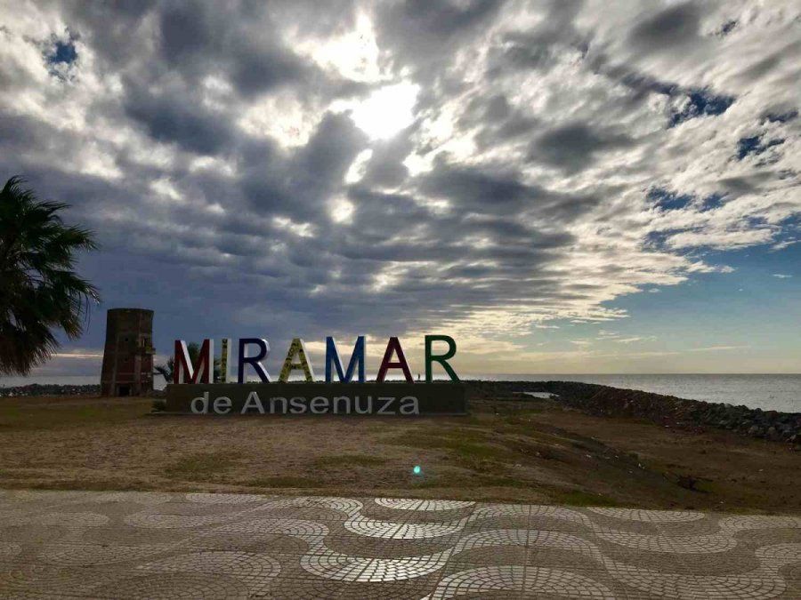 Miramar de Ansenuza se presenta como el destino perfecto para pasar unos días de vacaciones. Miramar de Ansenuza se presenta como el destino perfecto para pasar unos días de vacaciones.