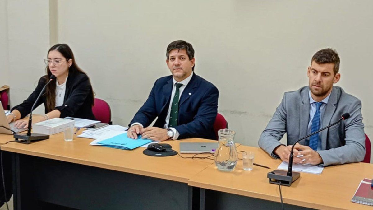 Los fiscales coadyuvantes Franco Benetti y Matías Mené, durante la audiencia de formalización de la imputación