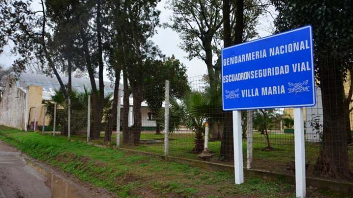 Notaron algo extraño, abrieron el tubo de gas del Fiesta y encontraron algo insólito