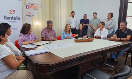 El programa Tu casa, tuya del Gobierno Provincial constituye un nuevo mecanismo para que las familias que habitan viviendas en terrenos municipales puedan acceder a la escritura de su hogar. El programa Tu casa, tuya del Gobierno Provincial constituye un nuevo mecanismo para que las familias que habitan viviendas en terrenos municipales puedan acceder a la escritura de su hogar.