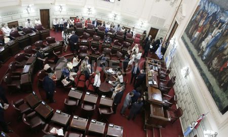 diputados y senadores de santa fe congelan sus sueldos diputados y senadores de santa fe congelan sus sueldos