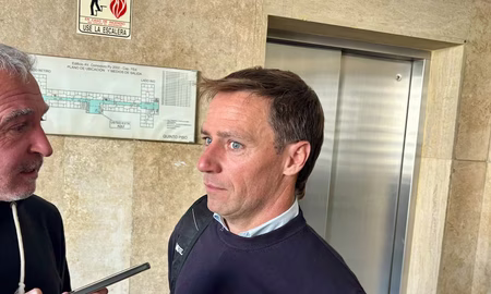 La Justicia dispuso peritar el teléfono celular de Matías Tabar, el contratista que refaccionó la casa del club de golf Indio Cua de Manuel Adorni. Se buscarán registros de esas comunicaciones y otros mensajes con el jefe de Gabinete. La Justicia dispuso peritar el teléfono celular de Matías Tabar, el contratista que refaccionó la casa del club de golf Indio Cua de Manuel Adorni. Se buscarán registros de esas comunicaciones y otros mensajes con el jefe de Gabinete.