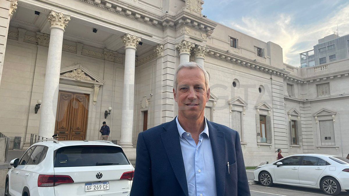 Scarpín destacó que el mes de noviembre cuenta con dos feriados obligatorios para los gobiernos locales, el día del empleado municipal, 8 de noviembre y el 20 de noviembre. Scarpín destacó que el mes de noviembre cuenta con dos feriados obligatorios para los gobiernos locales, el día del empleado municipal, 8 de noviembre y el 20 de noviembre.