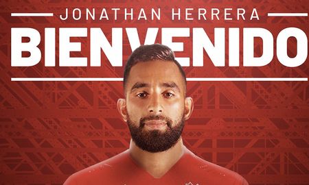Jonathan Herrera fue presentado como nuevo jugador de Independiente, tras las llegadas de Juan Manuel Insaurralde y Adrián Arregui. Jonathan Herrera fue presentado como nuevo jugador de Independiente, tras las llegadas de Juan Manuel Insaurralde y Adrián Arregui.