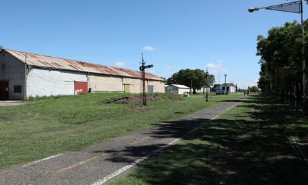 Se trata de terrenos que están bajo la órbita de la Agencia de Administración de Bienes del Estado y pasarían a manos de la provincia con fines urbanizables. Se trata de terrenos que están bajo la órbita de la Agencia de Administración de Bienes del Estado y pasarían a manos de la provincia con fines urbanizables.
