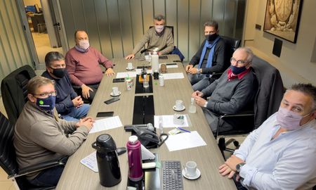 Encuentro en la sede de Festram con el secretario de Integración y Fortalecimiento Institucional del gobierno provincial. Encuentro en la sede de Festram con el secretario de Integración y Fortalecimiento Institucional del gobierno provincial.