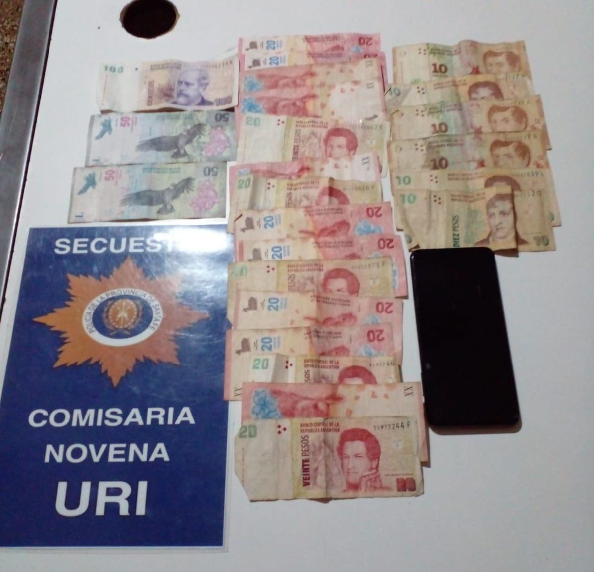 El botín secuestrado al ladrón del lubricentro. El botín secuestrado al ladrón del lubricentro.