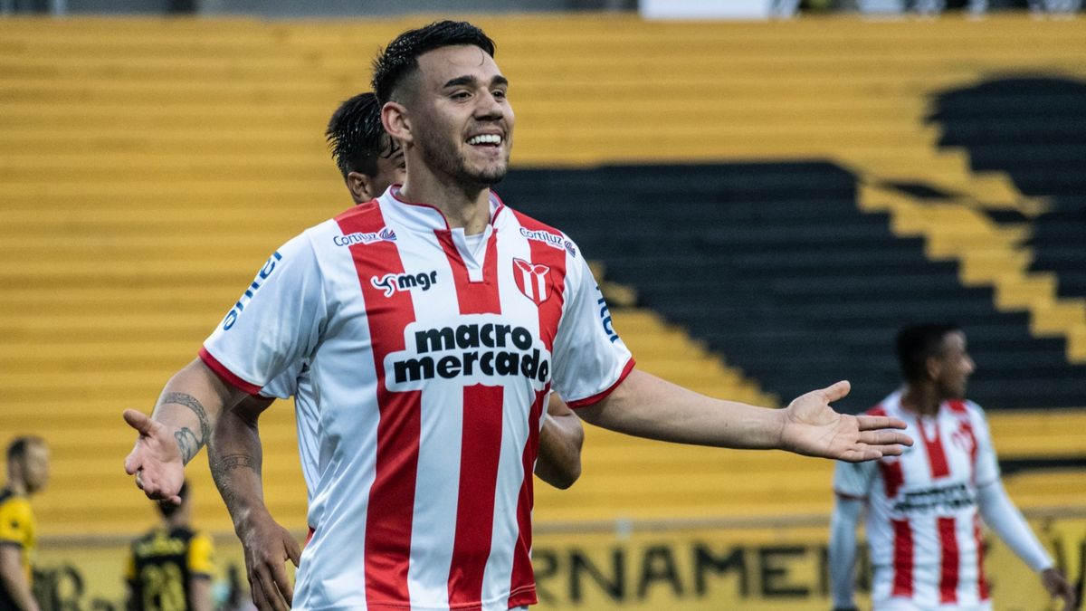 Con Conejo Benítez a una sola firma de ser jugador de Colón, Saralegui también reveló que José Neris vestirá la camiseta rojinegra.