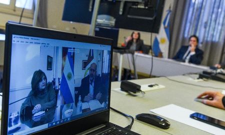 El gobernador Perotti y la ministra Cantero, durante la reunión virtual con autoridades del Ministerio de Educación de la Nación. El gobernador Perotti y la ministra Cantero, durante la reunión virtual con autoridades del Ministerio de Educación de la Nación.