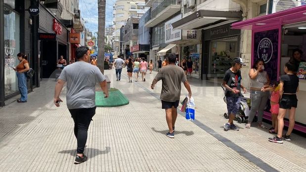 Aire de Santa Fe | compras navideñas peatonal1.jpg