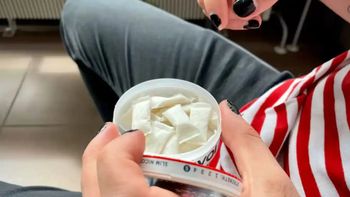 Qué son las bolsitas de nicotina, cuál es el peligro de consumirlas y su impacto en la salud