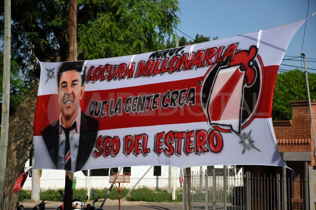 La hinchada de River ya llegó a Santiago del Estero.