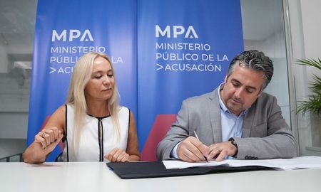 El acuerdo fue rubricado por el ministro de Seguridad de Santa Fe Pablo Cococcioni y la fiscal general del MPA María Cecilia Vranicich. El acuerdo fue rubricado por el ministro de Seguridad de Santa Fe Pablo Cococcioni y la fiscal general del MPA María Cecilia Vranicich.