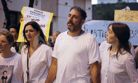 El padre de Gonzalo Glaria estuvo presente en la marcha en la que los rafaelinos reclamaron justicia por su hijo y basta de inseguridad. El padre de Gonzalo Glaria estuvo presente en la marcha en la que los rafaelinos reclamaron justicia por su hijo y basta de inseguridad.
