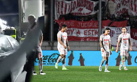 Un hincha de Unión reclamó al presidente Luis Spahn luego de la eliminación en Copa Argentina a manos de Banfield. Un hincha de Unión reclamó al presidente Luis Spahn luego de la eliminación en Copa Argentina a manos de Banfield.