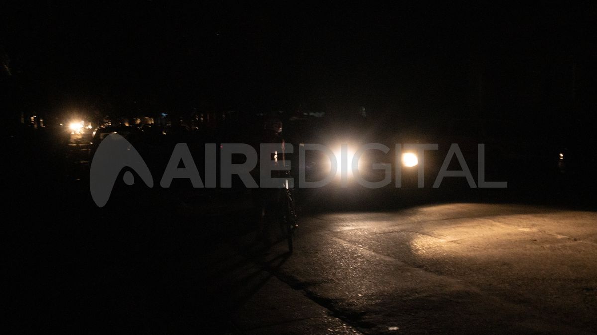 La ciudad de Santa Fe está a oscuras desde las 21.45 de este jueves. La ciudad de Santa Fe está a oscuras desde las 21.45 de este jueves.