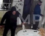 El momento en que los ladrones ingresaban a la casa de la víctima y protagonizaron la entradera fatal. El momento en que los ladrones ingresaban a la casa de la víctima y protagonizaron la entradera fatal.