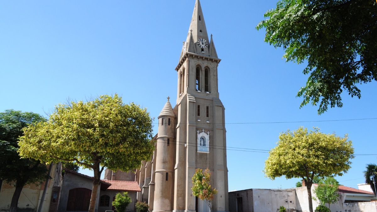La localidad nació con la construcción de la Capilla de Santa Rosa de Lima, con su imponente iglesia de estilo neogótica. La localidad nació con la construcción de la Capilla de Santa Rosa de Lima, con su imponente iglesia de estilo neogótica.