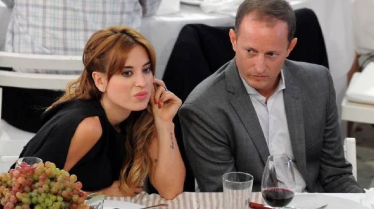 Jesica Cirio y Martín Insaurralde, una relación fogosa que se apagó por las infidelidades del político. Jesica Cirio y Martín Insaurralde, una relación fogosa que se apagó por las infidelidades del político.