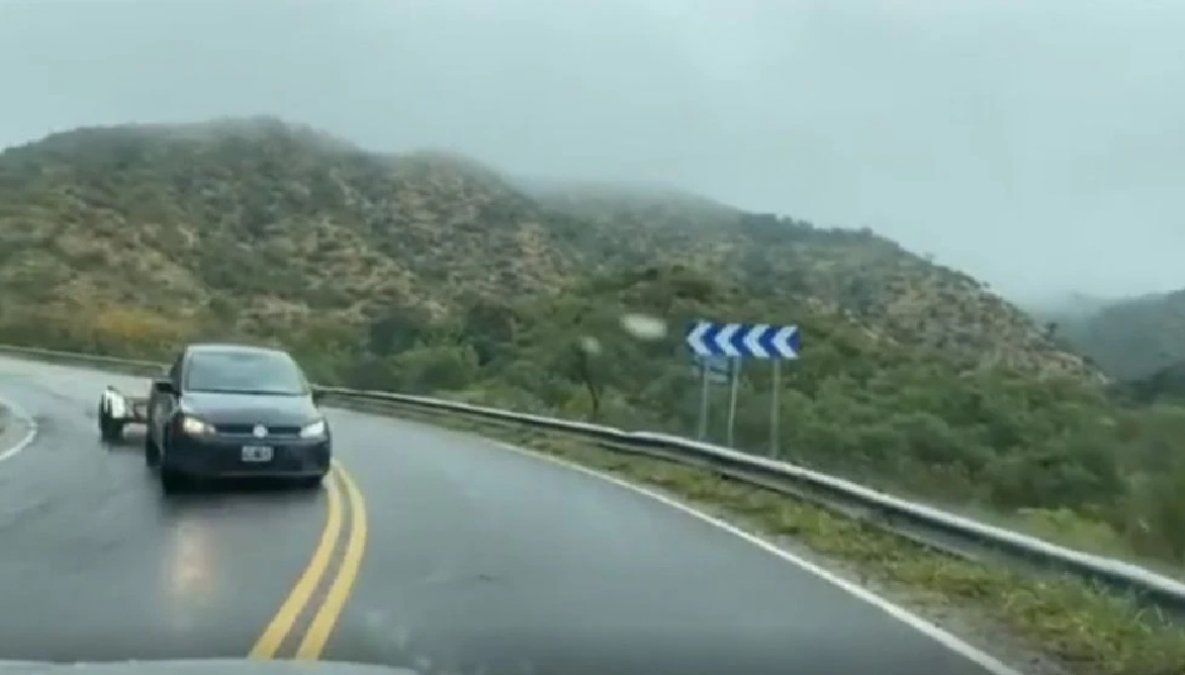 Impactante video: viajaba por la ruta y filmó su propio choque frontal