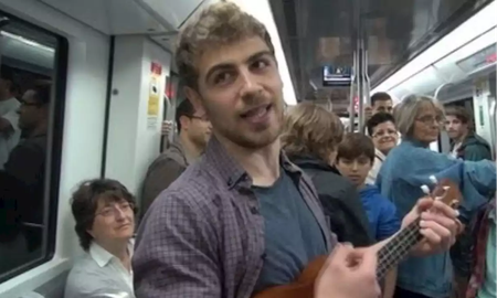 Un joven cantaba su currículum en el subte y terminó consiguiendo trabajo Un joven cantaba su currículum en el subte y terminó consiguiendo trabajo