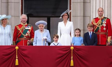 La reina deseó felicidad a quienes se unieron a las celebraciones y actividades y agradeció a los organizadores. La reina deseó felicidad a quienes se unieron a las celebraciones y actividades y agradeció a los organizadores.
