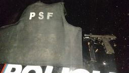 altText(Persecución, disparos y detención en La Ranita:  un joven detenido con un arma y chaleco antibalas)}