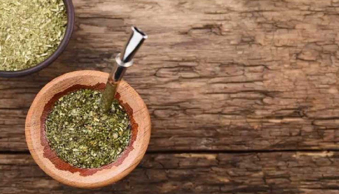 Cómo eliminar las manchas del mate en la ropa con ingredientes naturales