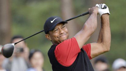 Tiger Woods resultó herido en accidente automovilístico