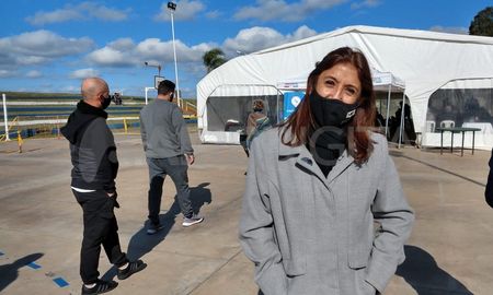 La intendenta de Santo Tomé, Daniela Qüesta, exigió mayor equidad en la repartición de vacunas. La intendenta de Santo Tomé, Daniela Qüesta, exigió mayor equidad en la repartición de vacunas.