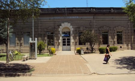 Un niño de 9 años murió este lunes por la noche en el departamento Las Colonias, luego de atragantarse con una bolita y sufrir una grave obstrucción en las vías respiratorias. Un niño de 9 años murió este lunes por la noche en el departamento Las Colonias, luego de atragantarse con una bolita y sufrir una grave obstrucción en las vías respiratorias.