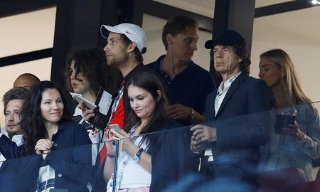 El cantante tiene mala fama. Afirman que cada vez que va a ver un partido de Inglaterra, pierden. El cantante tiene mala fama. Afirman que cada vez que va a ver un partido de Inglaterra, pierden.