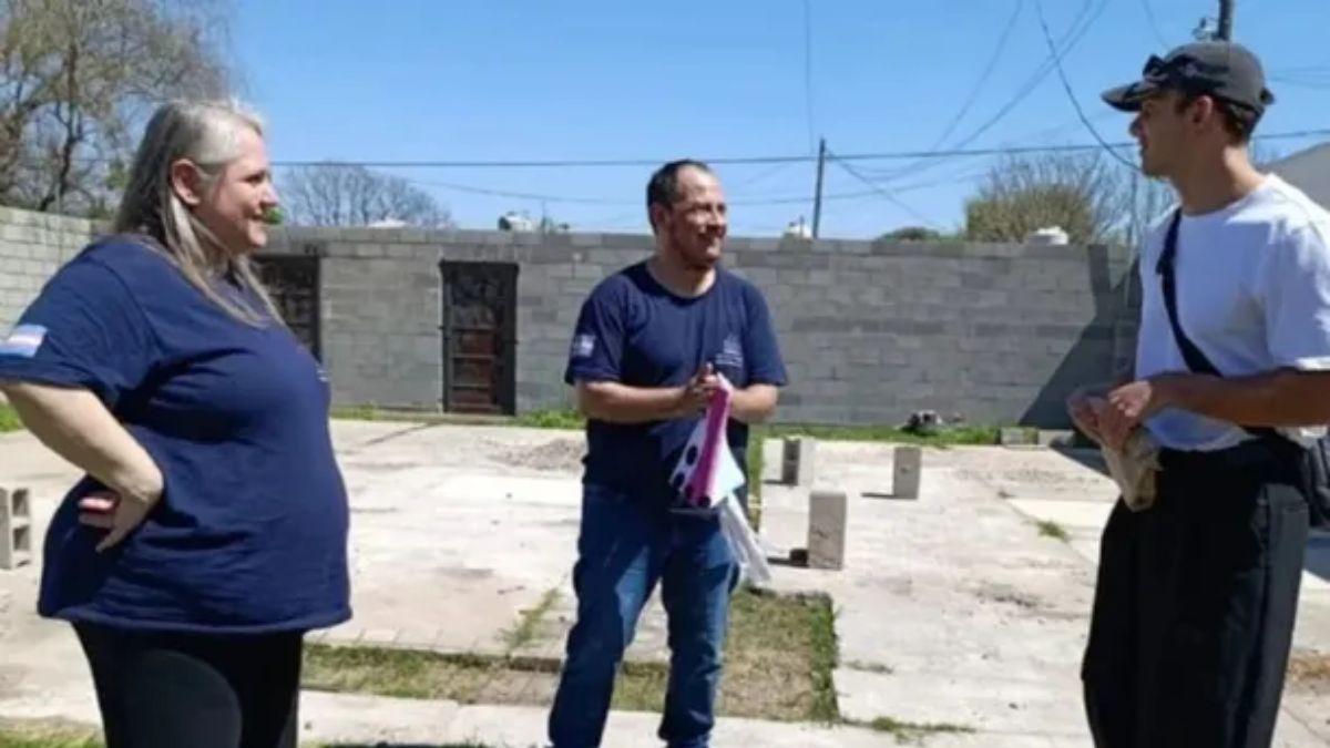 Bautista visitó el terreno en Córdoba donde se levantará la vivienda que donó a la asociación. Bautista visitó el terreno en Córdoba donde se levantará la vivienda que donó a la asociación.