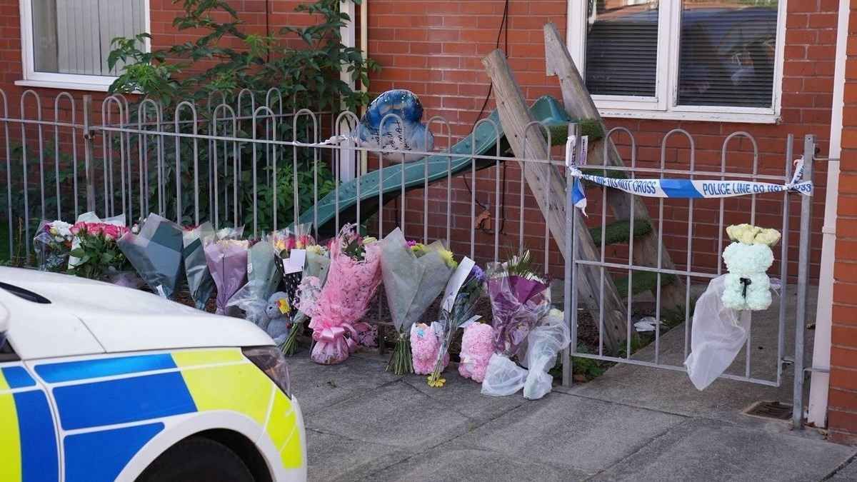 La familia de Isabelle rindió tributo a la nena víctima de homicidio en su casa del Reino Unido. La familia de Isabelle rindió tributo a la nena víctima de homicidio en su casa del Reino Unido. 