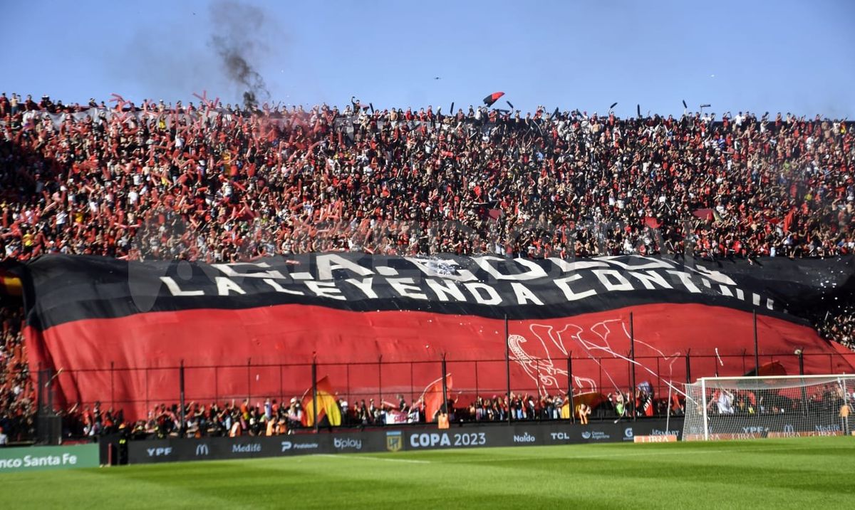 Se realizó un importante operativo de seguridad en la zona del estadio Brigadier López. Se realizó un importante operativo de seguridad en la zona del estadio Brigadier López.