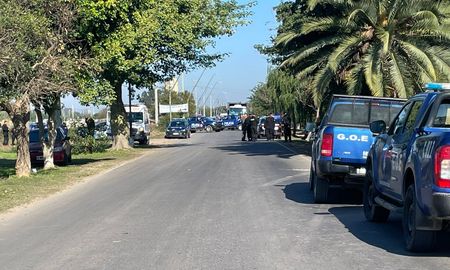 El operativo policial incluyó un corte total de tránsito en el ingreso a Alto Verde. El operativo policial incluyó un corte total de tránsito en el ingreso a Alto Verde.
