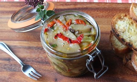 Las berenjenas en escabeche son una receta sencilla y deliciosa que puedes disfrutar durante todo el año. Las berenjenas en escabeche son una receta sencilla y deliciosa que puedes disfrutar durante todo el año.