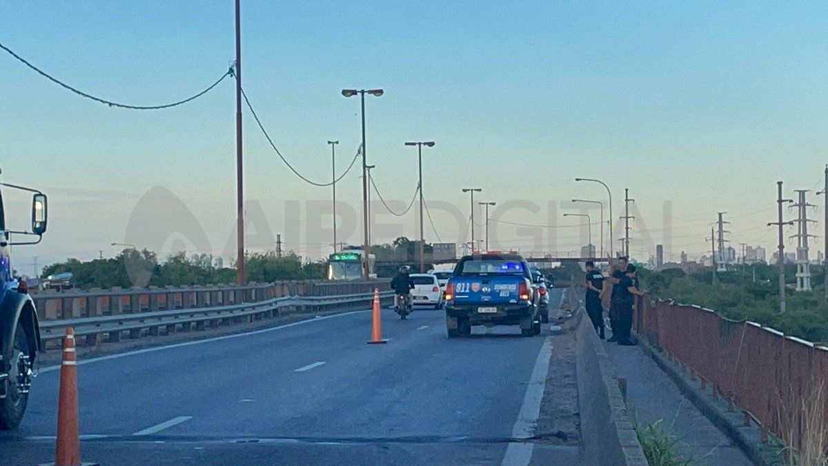 Una camioneta chocó a una moto y una bicicleta en la Ruta Nacional 168: hay tres personas graves y un desaparecido