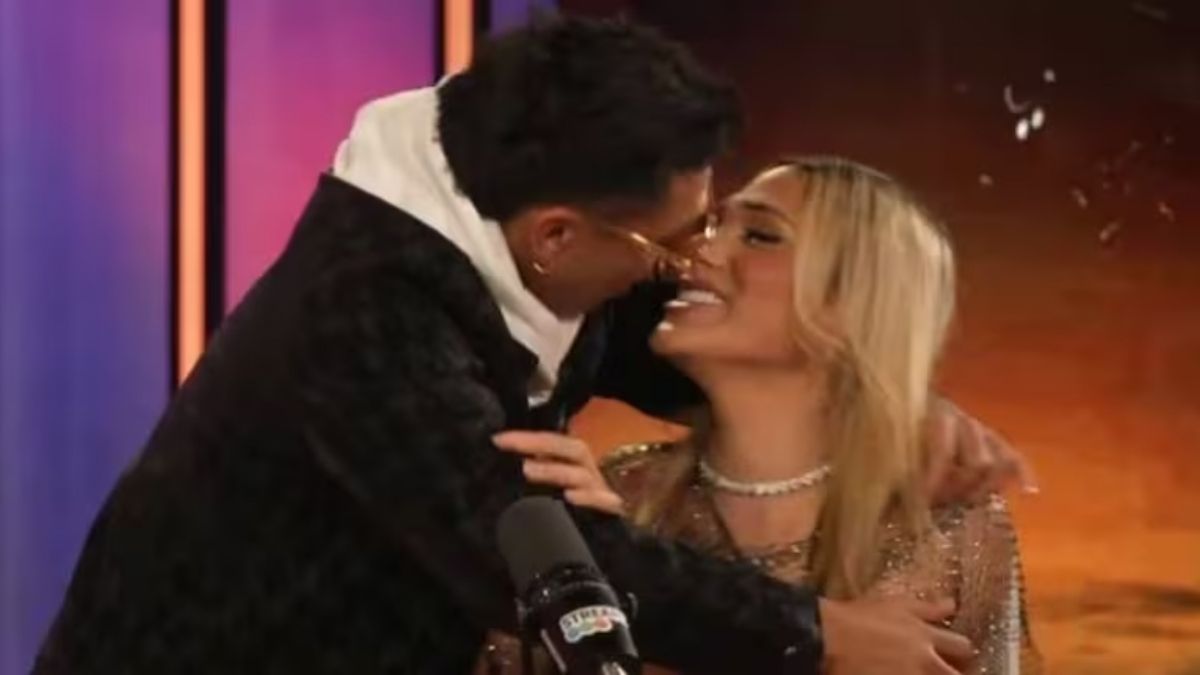 Brian Sarmiento sorprendió a Danelik tras su eliminación de Gran Hermano y protagonizaron un apasionado beso en vivo. Brian Sarmiento sorprendió a Danelik tras su eliminación de Gran Hermano y protagonizaron un apasionado beso en vivo.
