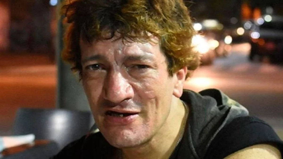 Las imágenes del Pity Álvarez cantando sobre un escenario se viralizaron rápidamente.