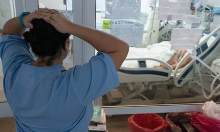 La Organización Mundial de la Salud (OMS) manifestó este lunes su inquietud ante la posibilidad de que el coronavirus provoque 236.000 muertes adicionales en Europa en tres meses. La Organización Mundial de la Salud (OMS) manifestó este lunes su inquietud ante la posibilidad de que el coronavirus provoque 236.000 muertes adicionales en Europa en tres meses.