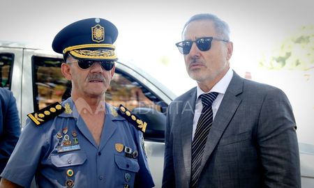 Las tensiones entre Sain y Sarnaglia trascendieron las esferas del gobierno y se hicieron públicas. Las tensiones entre Sain y Sarnaglia trascendieron las esferas del gobierno y se hicieron públicas.