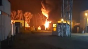 Voraz incendio en una fábrica de aberturas de San Jerónimo Norte